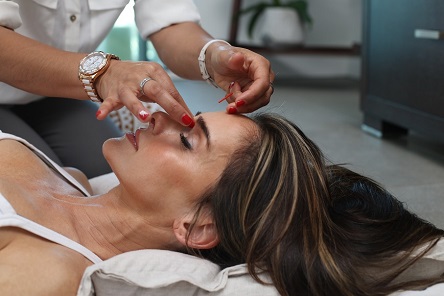 L’acupuncture faciale pour rester jeune